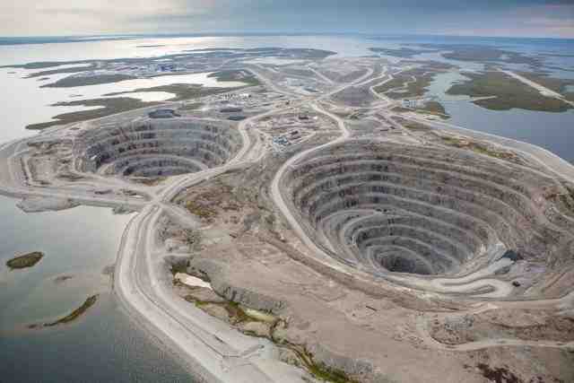 Mina-de-Diavik-Canada-640x427 Os 10 buracos mais incríveis do mundo