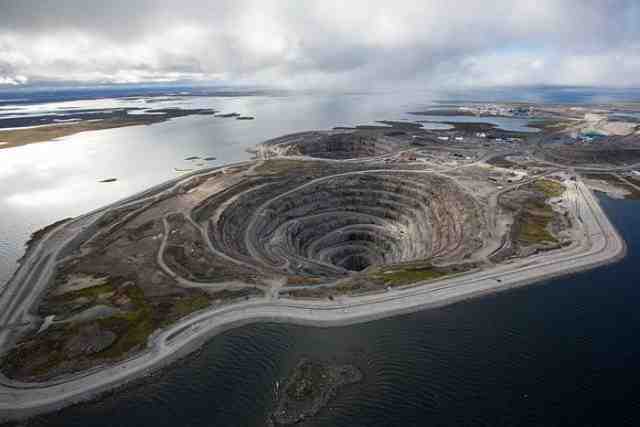 Mina-de-Diavik-Canada1-640x427 Os 10 buracos mais incríveis do mundo