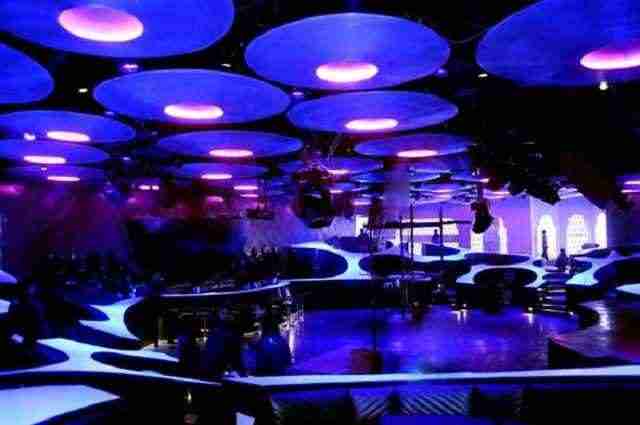 Blue-Frog-Lounge-Mumbai-India2-640x425 Os 30 bares mais exóticos e luxuosos do mundo