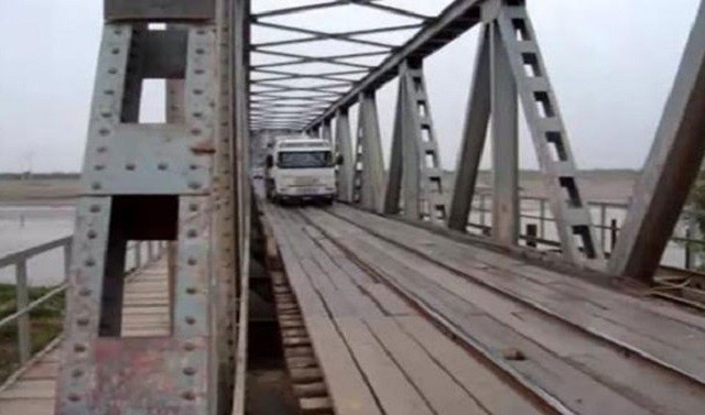 Estrada-Puerto-Suarez-Bolivia As pontes mais incríveis e assustadoras do mundo