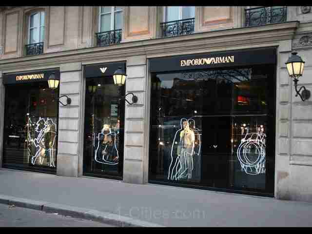 Giorgio-Armani-Store-Paris As incríveis e luxuosas lojas pelo mundo