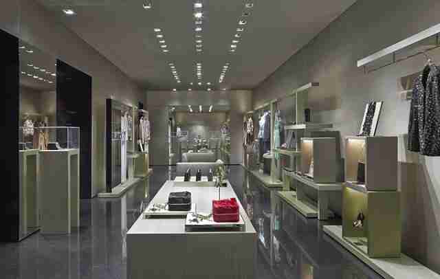 Giorgio-Armani-Store-Paris3 As incríveis e luxuosas lojas pelo mundo