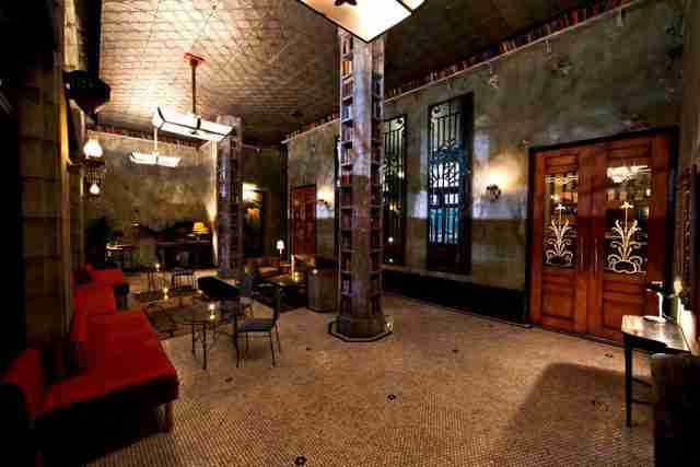 Hemingways-Lounge-Hollywood-Estados-Unidos2-640x427 Os 30 bares mais exóticos e luxuosos do mundo