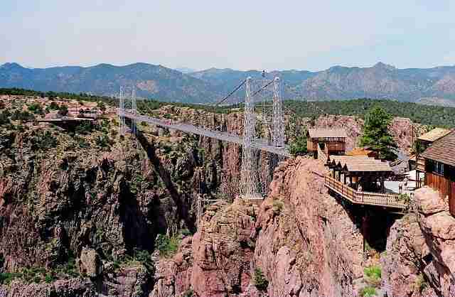 Ponte-Royal-Gorge-and-Park-Canon-City-Colorado As pontes mais incríveis e assustadoras do mundo
