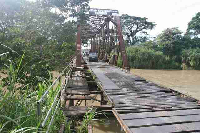 Quepos-Bridge-Costa-Rica As pontes mais incríveis e assustadoras do mundo