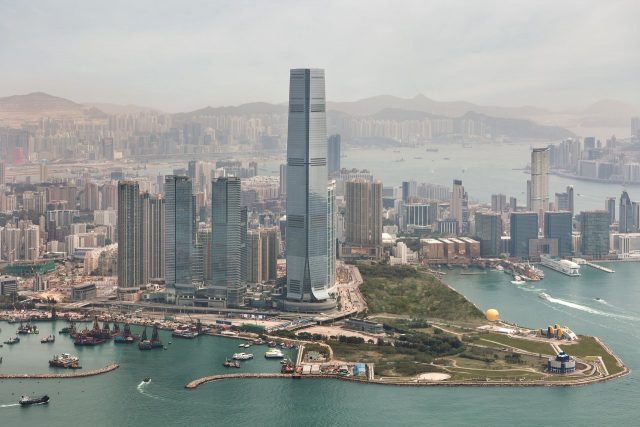 The-Ritz-Carlton-Hong-Kong1-640x427 Os 30 bares mais exóticos e luxuosos do mundo