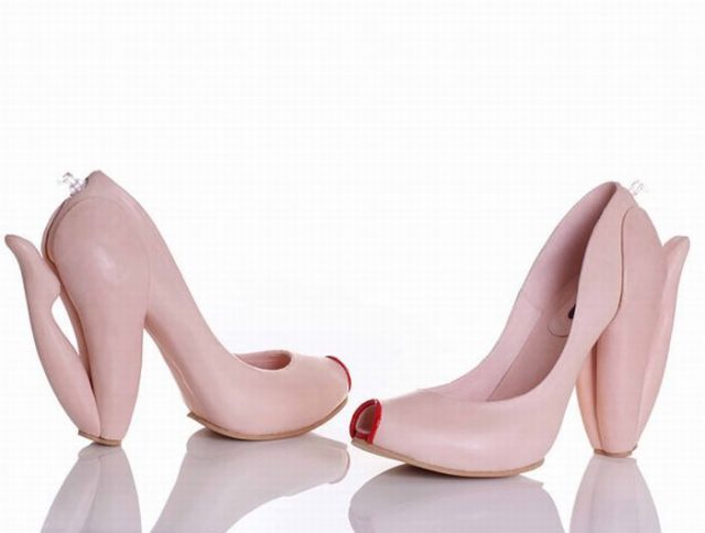 sapatos-bizarros-estranhos2-640x484 Os 70 sapatos femininos mais estranhos do mundo