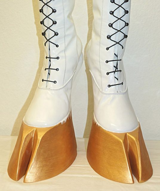 sapatos-bizarros-estranhos38-536x640 Os 70 sapatos femininos mais estranhos do mundo