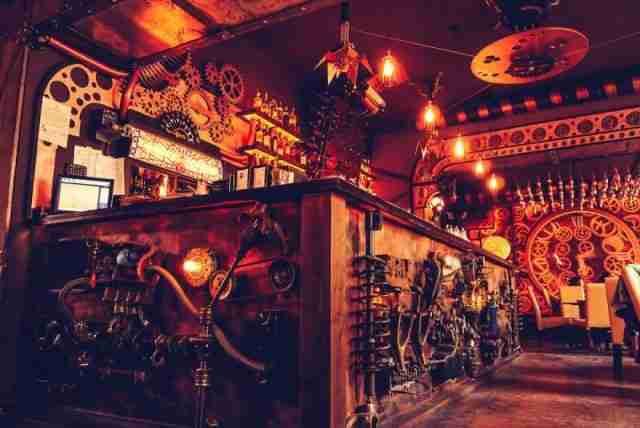 enigma-cafe-Romenia16 Veja o primeiro pub cinético em estilo steampunk do mundo
