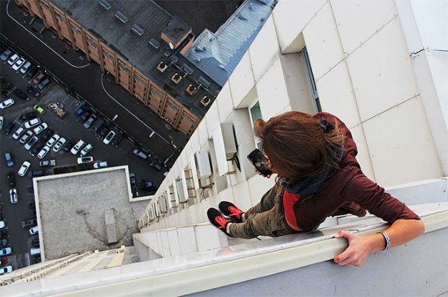 selfies-incriveis-alto-do-edificio As incríveis selfies de pessoas super corajosas