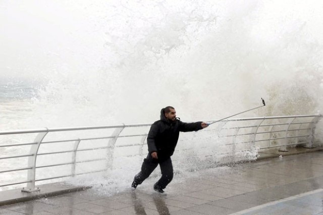 selfies-incriveis-tsunami As incríveis selfies de pessoas super corajosas