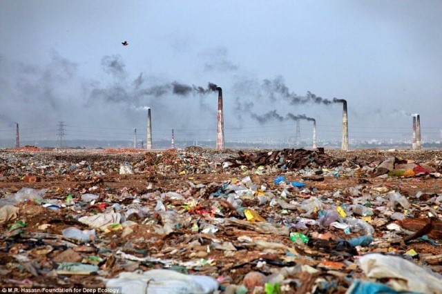 Unidade-Incineradora-de-Lixo-e-seus-arredores-em-Bangladesh Imagens chocantes que comprovam que estamos em perigo