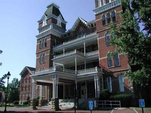 Atenas-Lunatic-Asylum1-1 A terrível história do hospital psiquiátrico The Ridges em Ohio