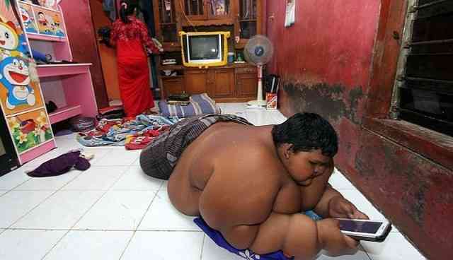 menino-mais-gordo-do-mundo4 Menino mais gordo do mundo tem 10 anos e pesa 192kg