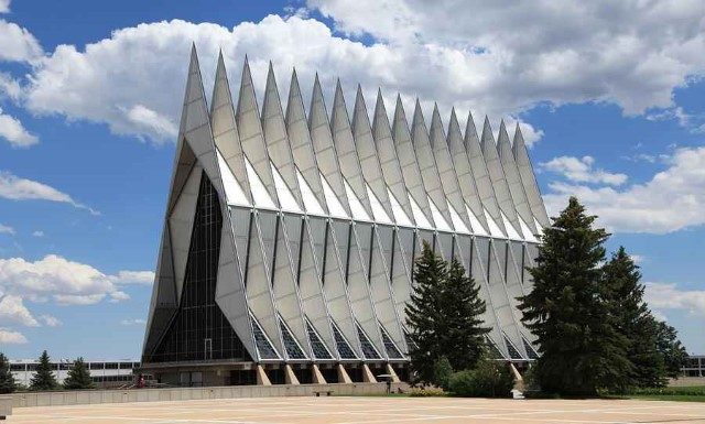 Air-Force-Academy-Chapel-Colorado-Usa-1-640x385 As construções mais fantásticas e curiosas do mundo