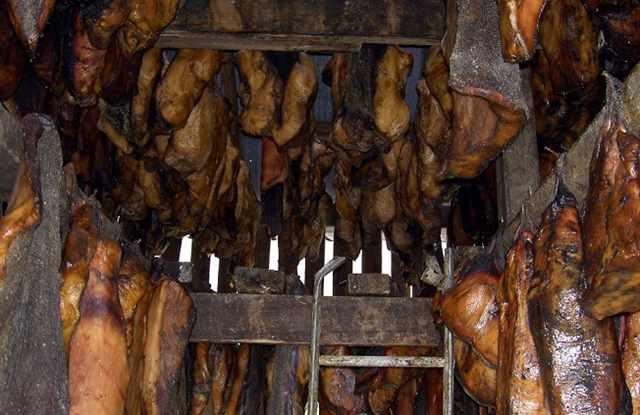 Hakarl-carne-de-tubarao Veja as comidas mais estranhas do mundo