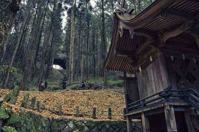 Kamishikimi-Kumanoimasu-Shrine5 20 imagens fascinantes do santuário xintoísta no Japão