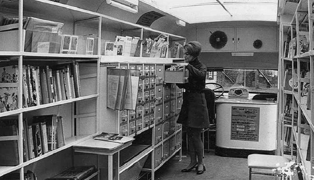 biblioteca-movel-dos-anos-60 Fotos raras das bibliotecas móveis antigamente