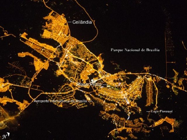 brasilia-a-noite-vista-do-espaco-640x480 As 32 imagens surpreendentes da terra e do espaço por satélite