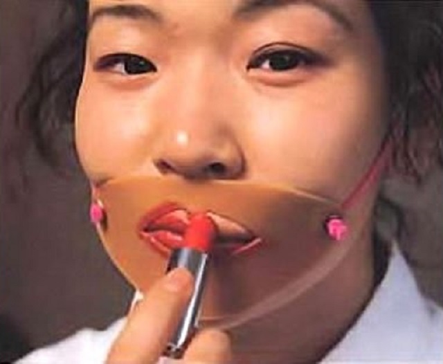 mascara-para-passar-batom As 20 invenções bizarras criadas no Japão