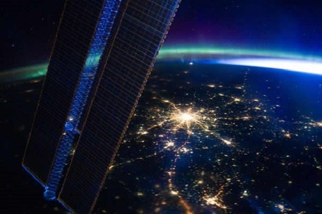 moscou-estacao-espacial-noite-640x426 As 32 imagens surpreendentes da terra e do espaço por satélite
