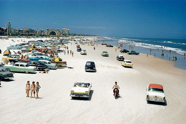 praia-de-Daytona-em-1957 As 25 imagens mais incríveis que provavelmente você desconhecia