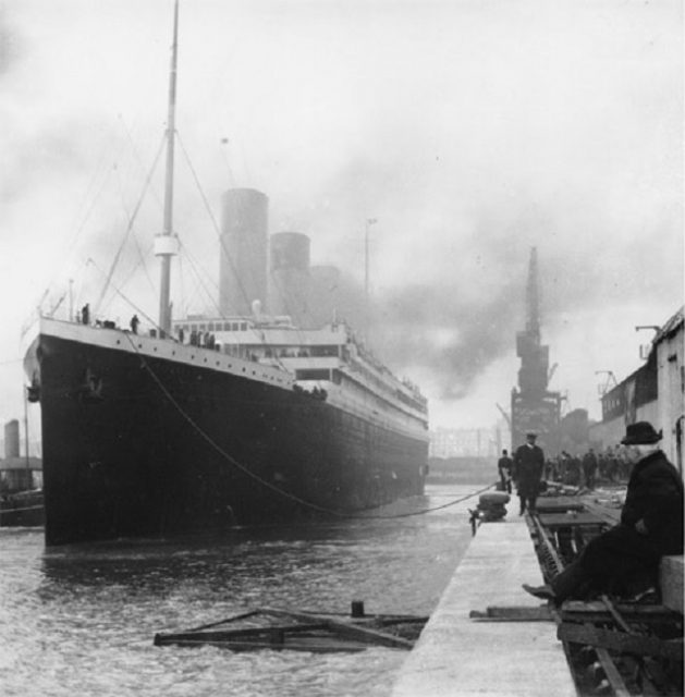 titanic-pouco-tempo-antes-de-zarpar-629x640 As 25 fotos raras e que entraram para a História do Mundo