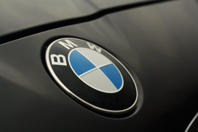 BMW-640x427 Os 21 logos com significado oculto que nós nunca percebemos