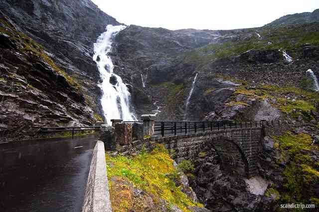 A Estrada Trollstigen e a Cachoeira Stigfossen Rauma3